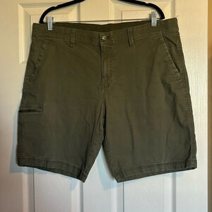 Weatherproof men’s olive green flat front shorts size 38